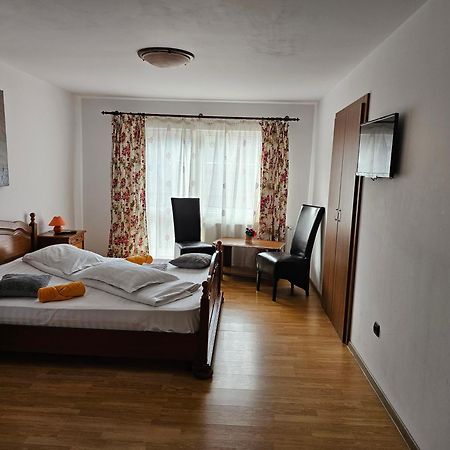 Pensiunea Kyfana Zărneşti Extérieur photo