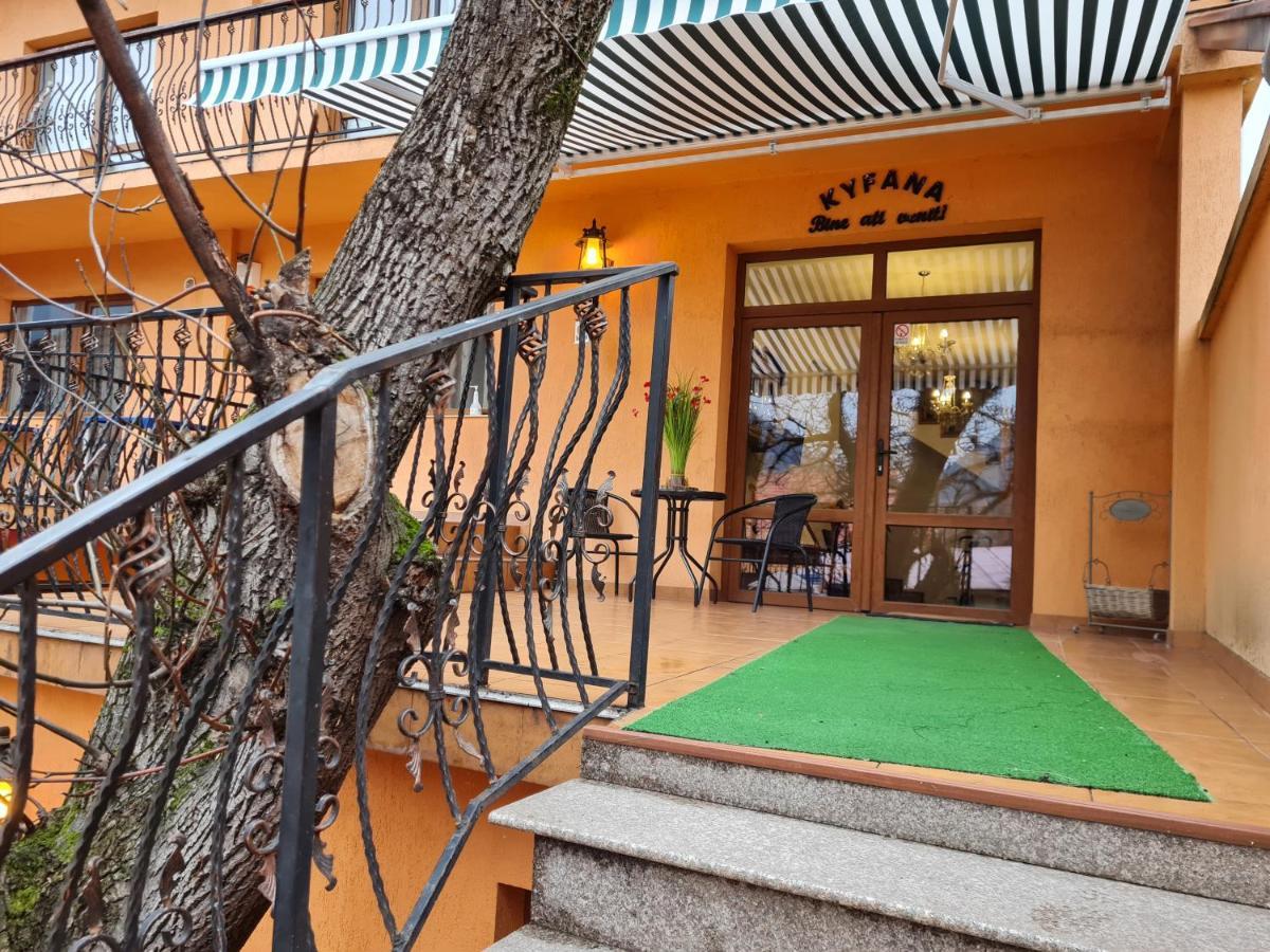 Pensiunea Kyfana Zărneşti Extérieur photo
