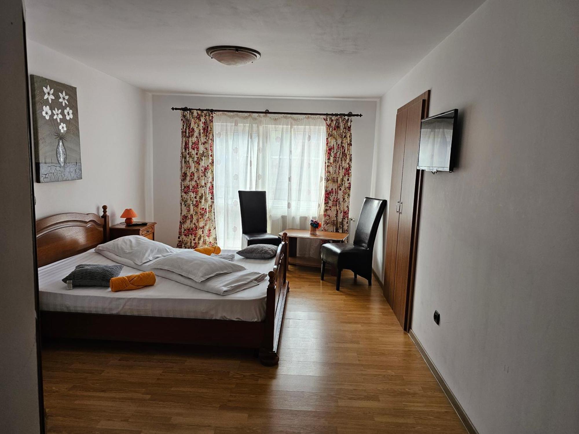 Pensiunea Kyfana Zărneşti Extérieur photo