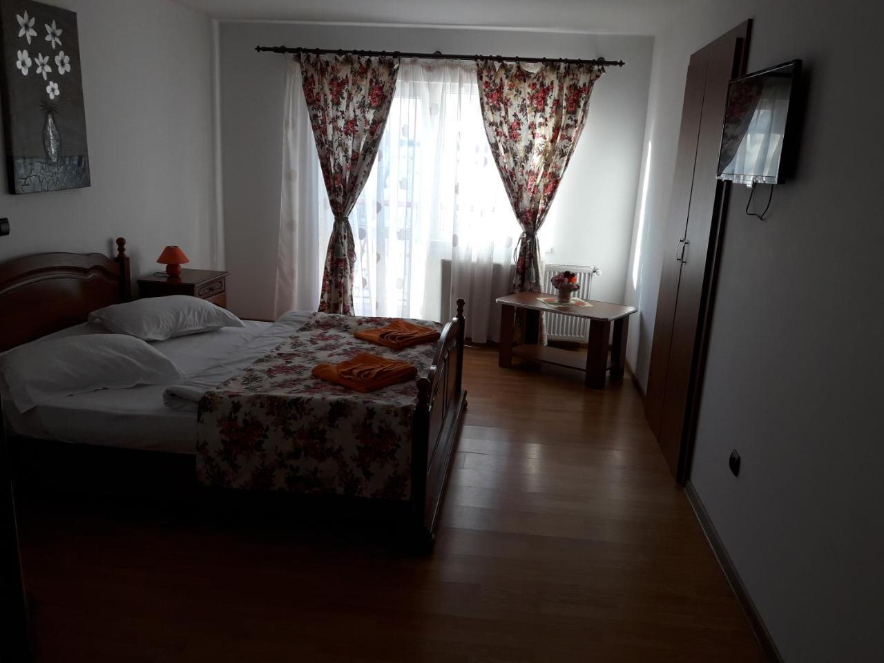 Pensiunea Kyfana Zărneşti Extérieur photo